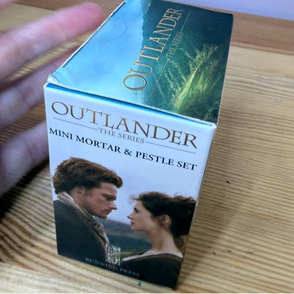 Outlander The Series Mini Mortar & Pestle Set Ceramic Collectible Gift Boxed - Picture 8 of 9
